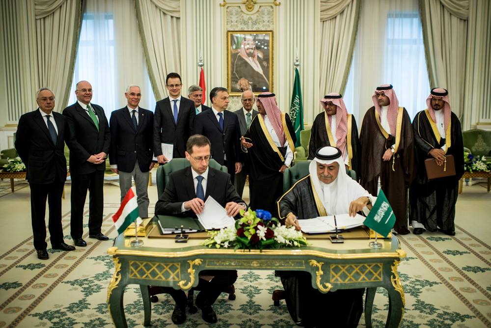 Varga kopaszodik, Balog nem tud felöltözni, Szijjártó haja megnőtt