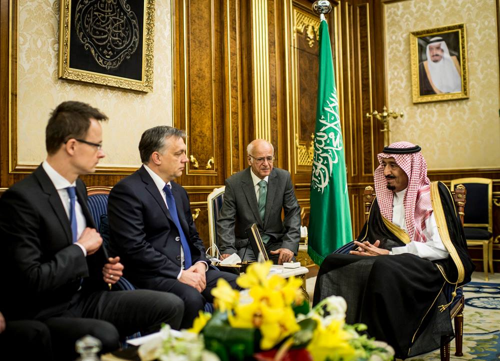 Illustration for article titled Varga kopaszodik, Balog nem tud felöltözni, Szijjártó haja megnőtt