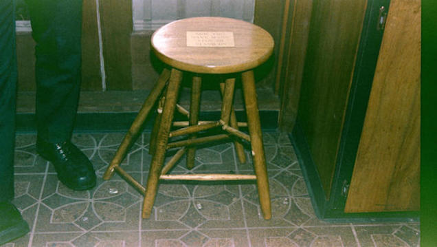 Illustration for article titled Virágágyásba szúrt levéllel búcsúzott Kurt Cobain