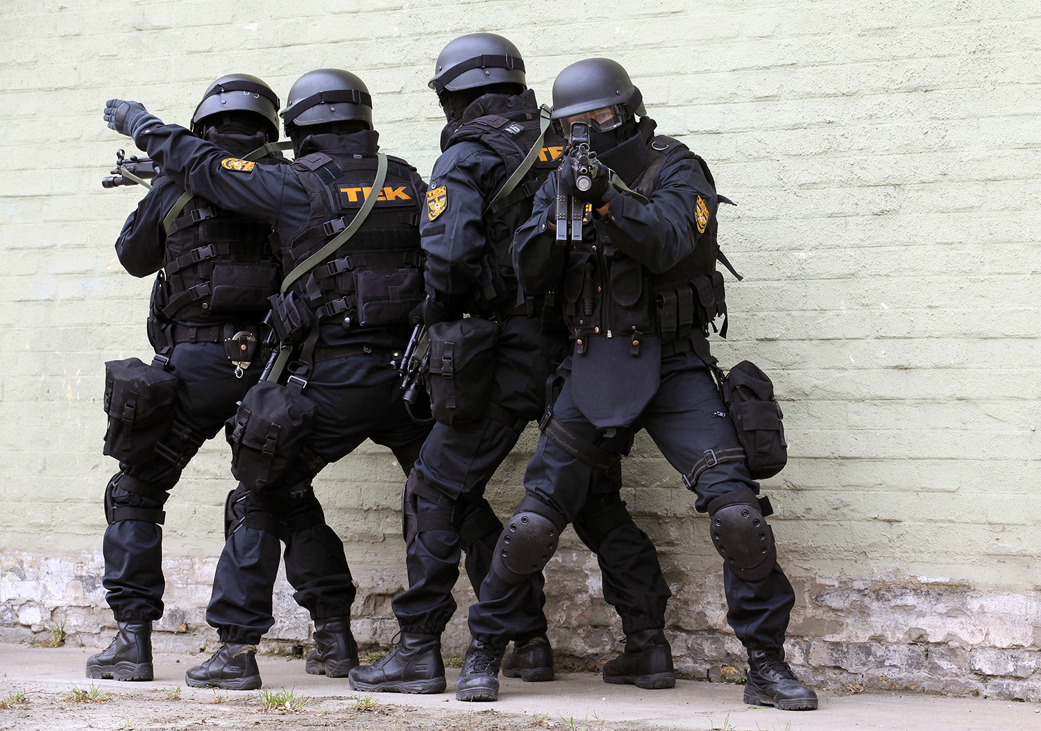 Kirúgták a rendőr őrnagyot, aki beszólt a TEK-nek