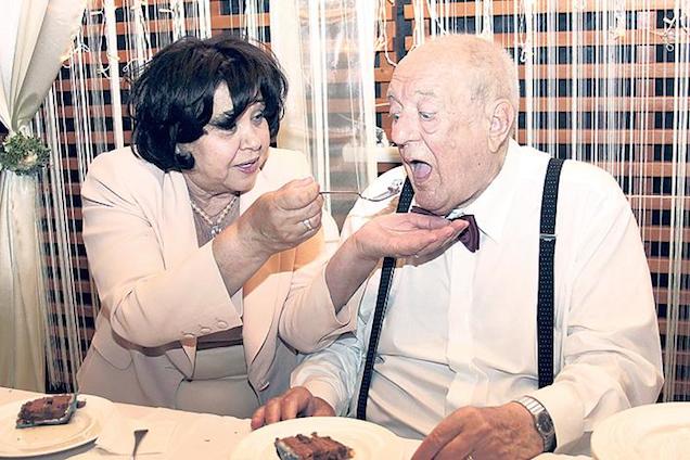 Kuss legyen már ott kint, büdös parasztok!