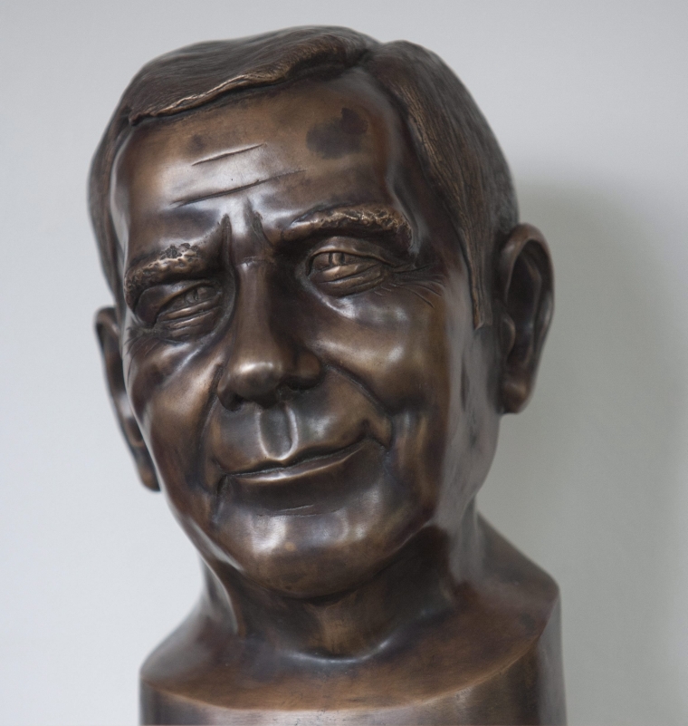 Illustration for article titled Horn Gyuláé a magyar szobortörténet legkidolgozottabb bronz nyakkendője