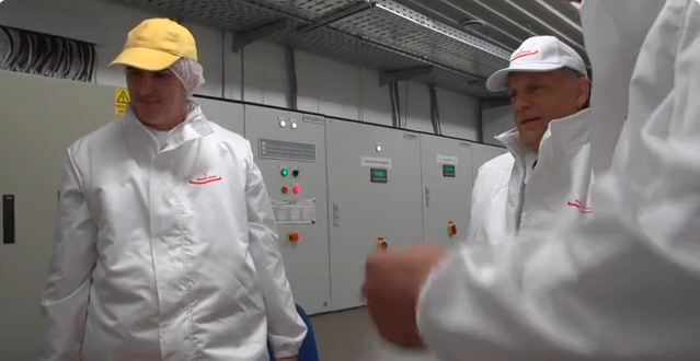 Orbán Viktor extázisba esett két pucolt csirkétől