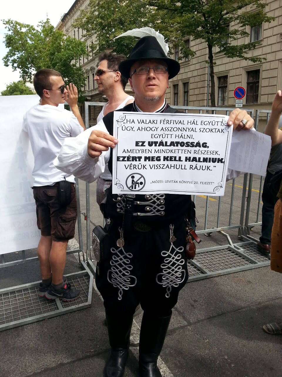 Illustration for article titled Véget ért a Pride-vonulás, a Városligetben folytatódik a buli