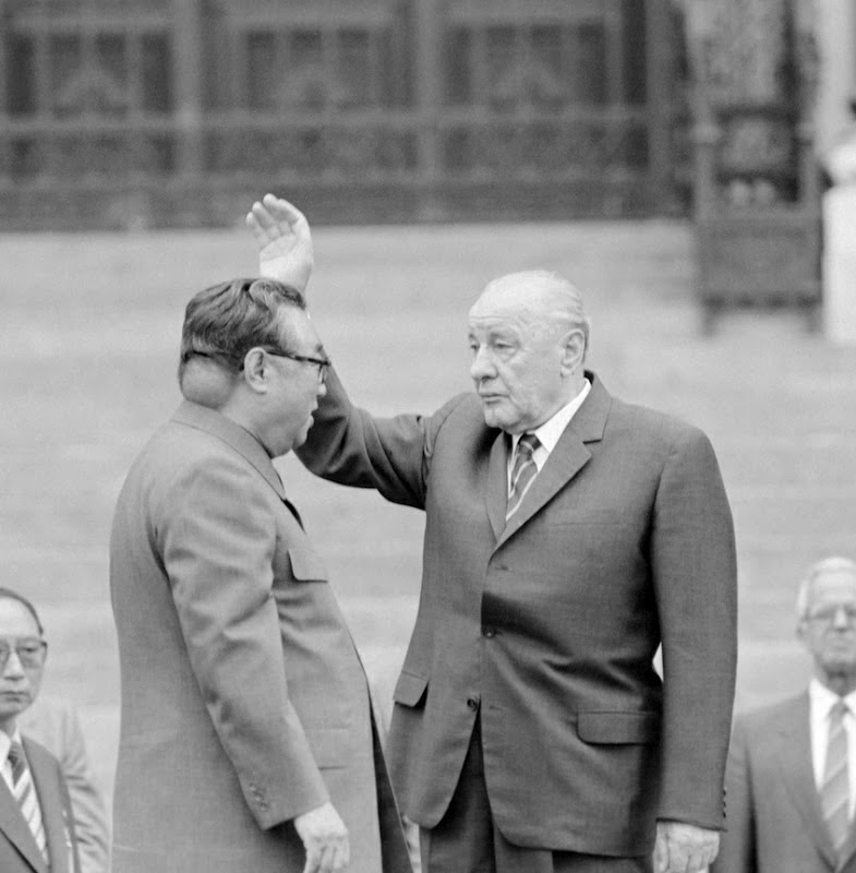 Illustration for article titled Kim Dzsongun sántít