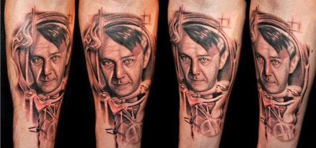 Buzinak nézték a nácik, a Kosztolányi-tetkóját meg Hitlernek