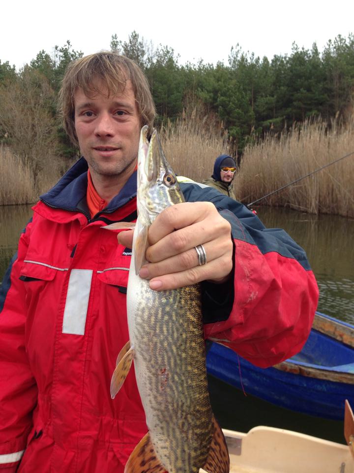 Illustration for article titled Miért cikik a vadászok és miért menők a horgászok?