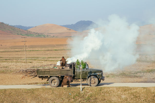 Illustration for article titled Van, aki Hummerrel csapatja Phenjanban