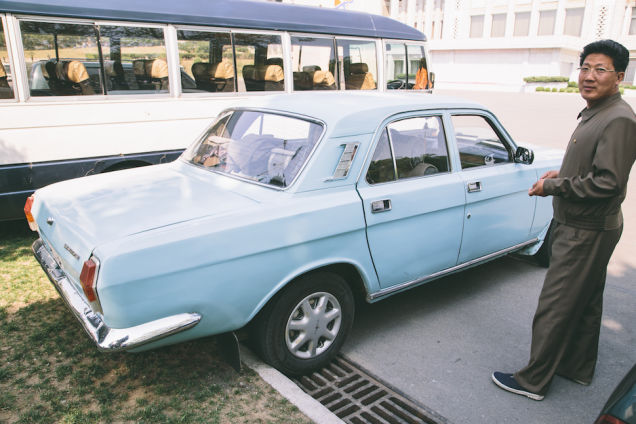 Illustration for article titled Van, aki Hummerrel csapatja Phenjanban