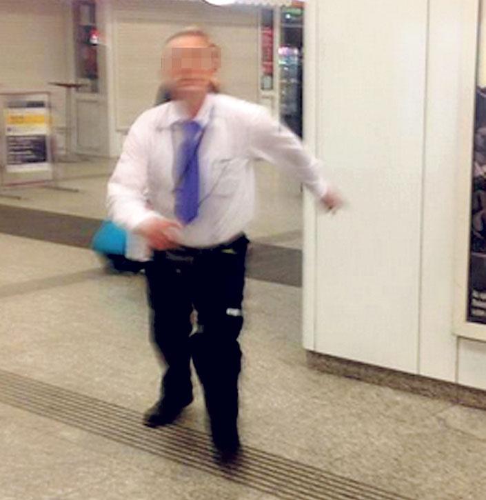 Ájulás előtt lefotózta a rátámadó ellenőrt