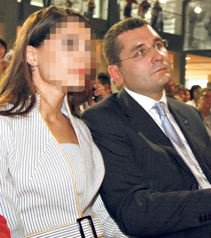 Illustration for article titled Dögös híradóssal jár Kóka János