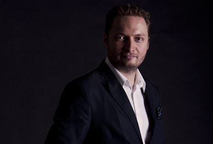 Elkapták a férfit, akinek Lázár János bannerekért odaadott egy iskolát