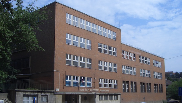 A nap, mikor a kormány belerúgott az alma materembe