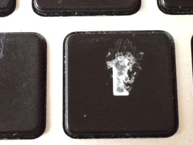 Illustration for article titled Áttörték az ujjaim a Macbook billentyűzetét