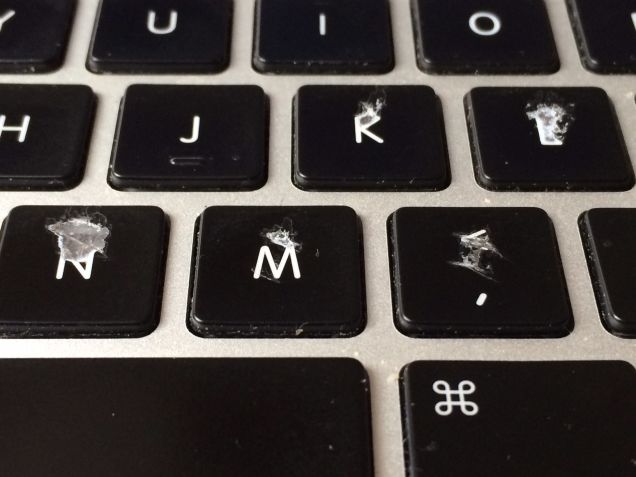 Illustration for article titled Áttörték az ujjaim a Macbook billentyűzetét