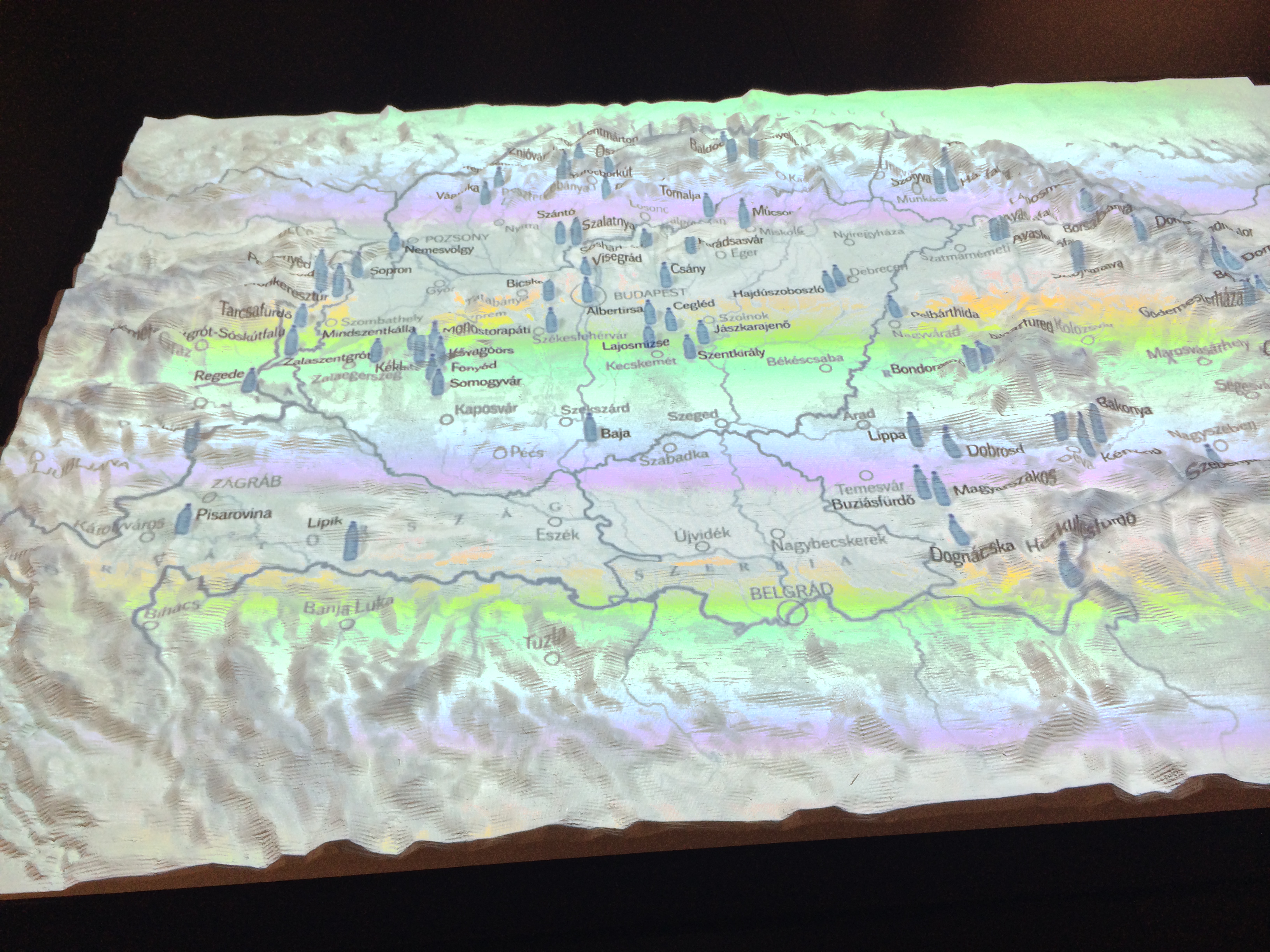 Illustration for article titled Ha ilyen lenne a nacionalizmus, legelöl ráznám a tarsolylemezt