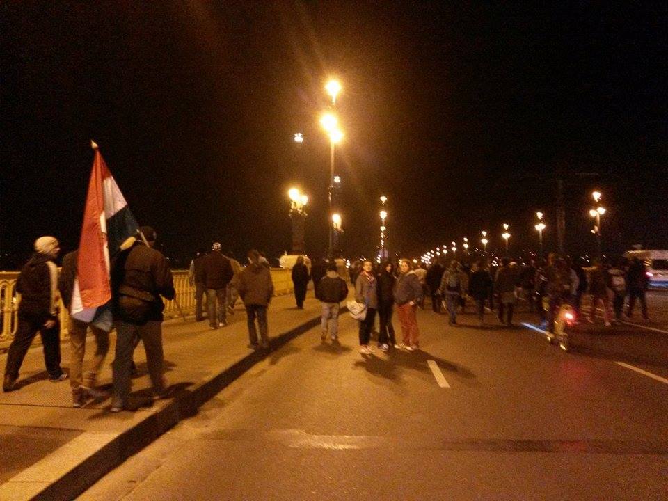 A Gyorskocsi utcába indult a Kossuth tériek egy része