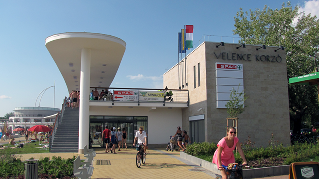 Illustration for article titled Magyarországnak is van homokos tengerpartja – Dubaj-teszt Velencén