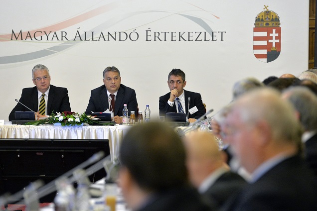 Kommunista kérdésfeltevés, hogy kinek az oldalára kell állni