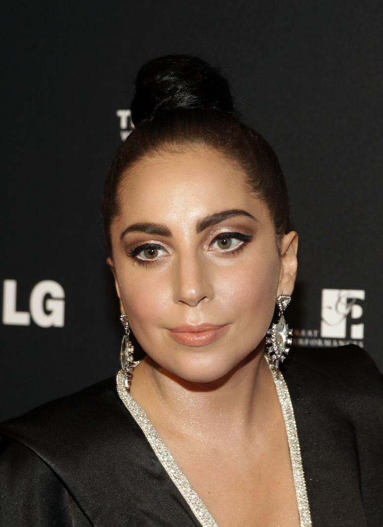 Illustration for article titled Felismeri bárki is, ki van ezen a fotón?