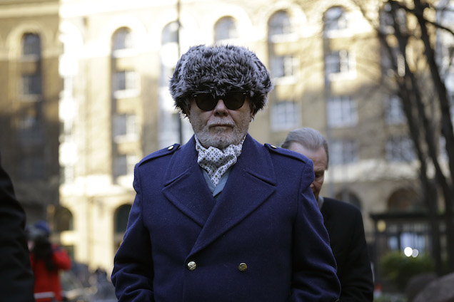 16 évet kapott a pedofil énekes