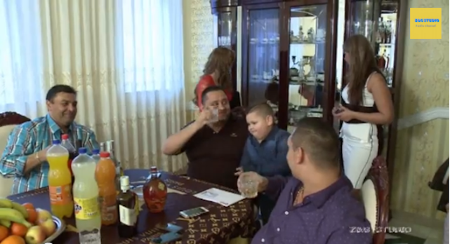 Illustration for article titled Fehér limuzinnal a szülinapi gyerekbuliba