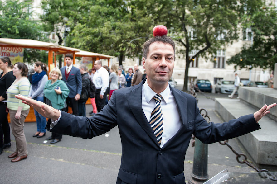 A ti kedvenc politikusotok is Glattfelder Béla?