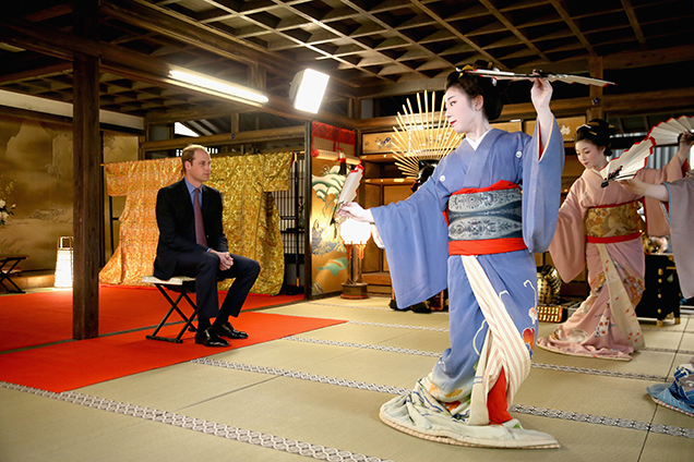 Illustration for article titled Vilmos herceg Japánban járt és sok-sok mókás dolgot csinált