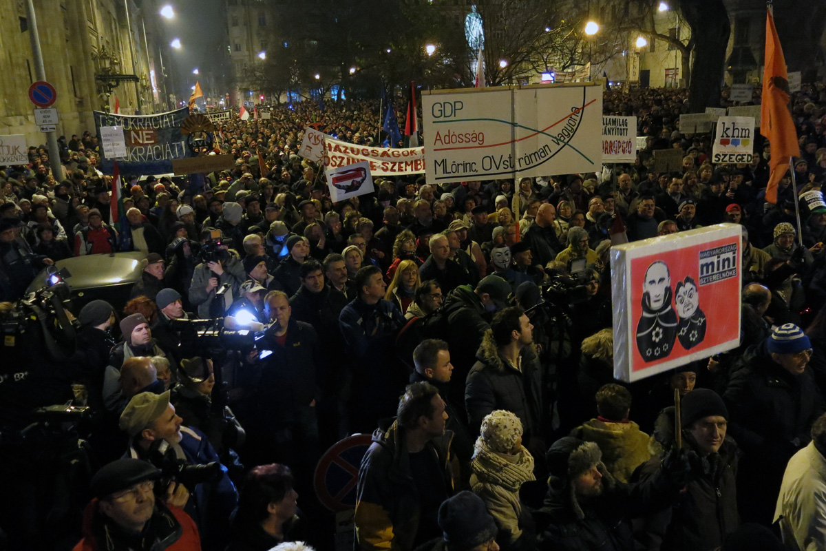 Illustration for article titled Game Over – képeink a kedd esti tüntetésről