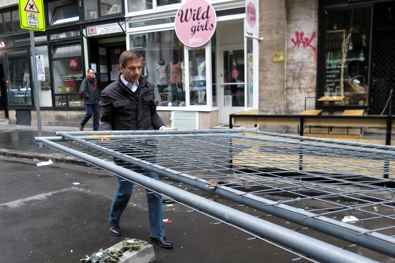 Bajnaiék szétkapták a Madách téri kerítést