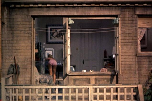 Így szedd fel a pasit (csajt), akit meztelenül látsz az ablakból!