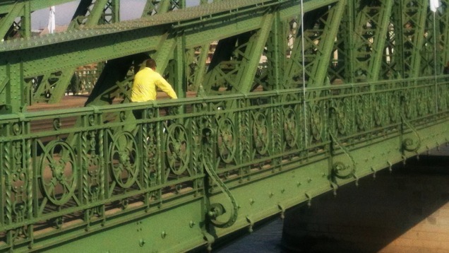 Orosz Péter úgy nyakon vágta a biciklist, hogy még mindig fáj neki