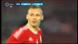 Korhut Mihály magyar labdarúgó befejez egy ígéretes akciót