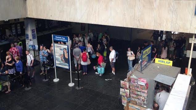 Illustration for article titled Őrület és fejetlenség a Keleti pályaudvaron