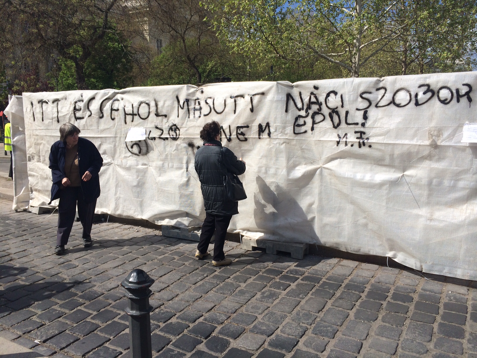 Illustration for article titled Tényleg, miért kell ezt csinálni szegény zsidó nénikkel?