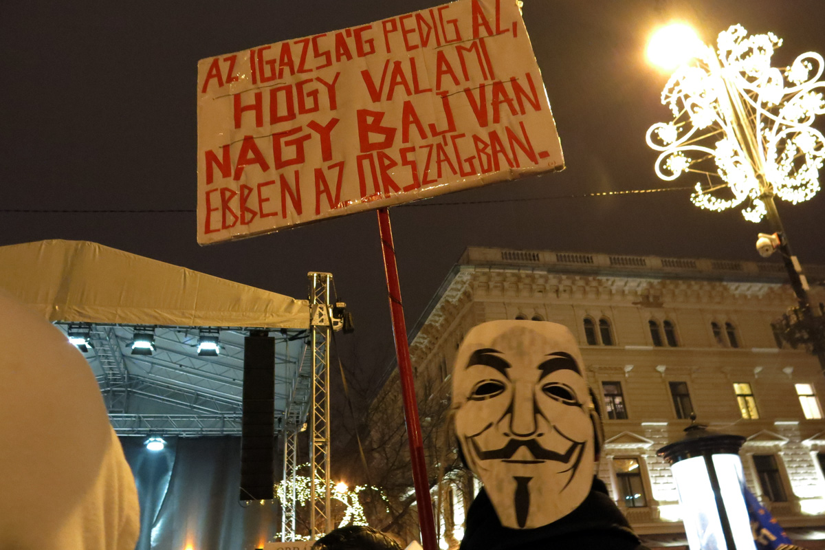 Illustration for article titled Valami nagy baj van – képeink a péntek esti tüntetésről