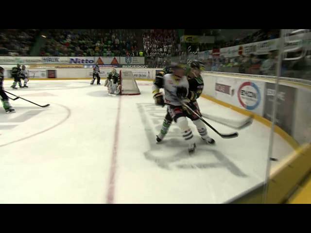 Ez a tökfej vajon miért nem futballistának ment inkább?