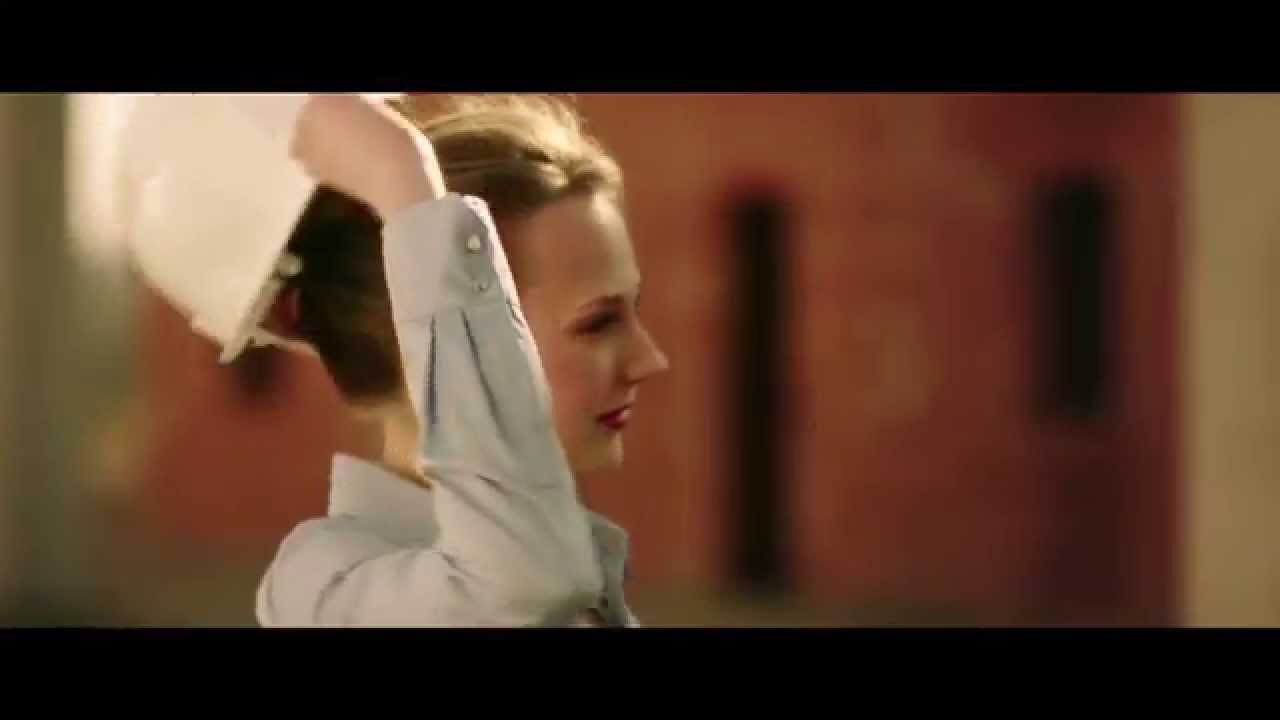 Nézzétek meg a legkínosabb munkavédelmi videót, ami valaha készült