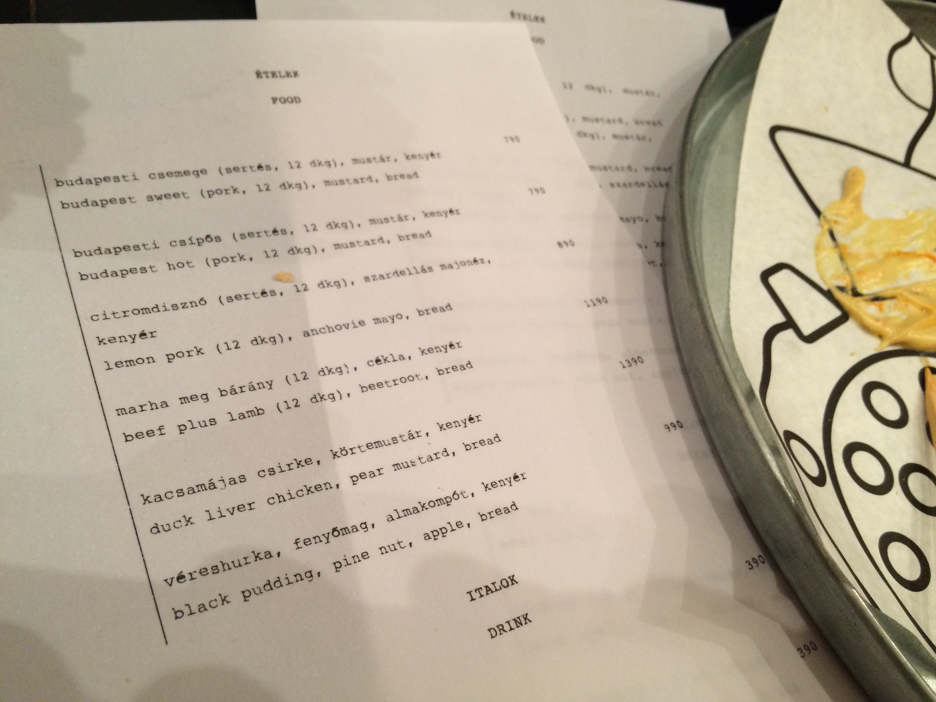 Illustration for article titled Végigzabáltuk a menüt a ma megnyílt Faszaládéban