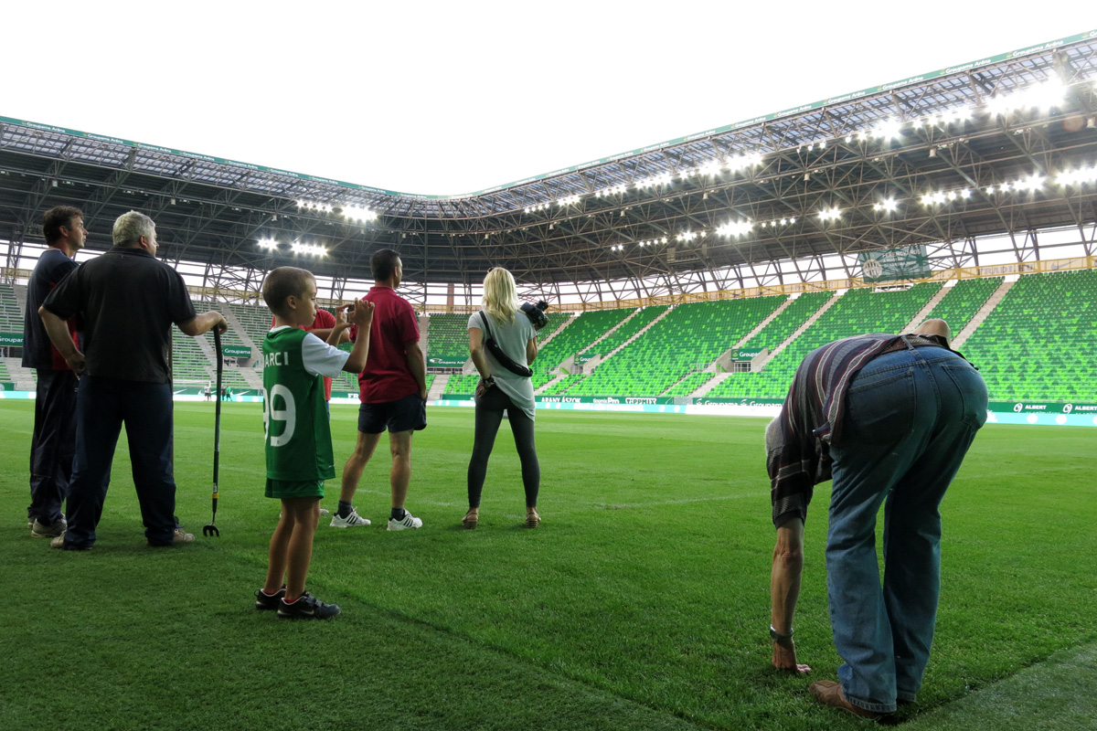 Illustration for article titled Mit gondoltok, az RTL Klub vagy a TV2 fog hirdetni a Fradi-stadionban?