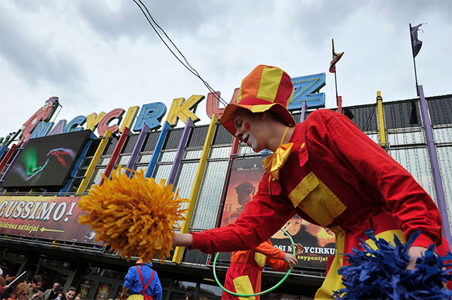 Bohócok és társaik vonultak a Városligetben