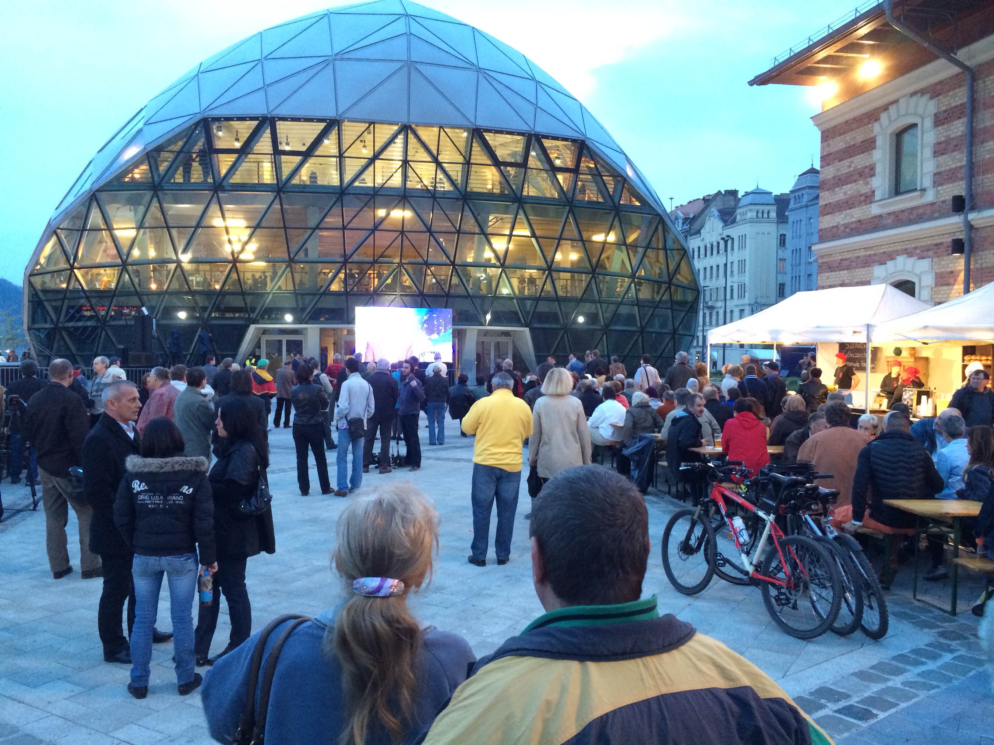 Illustration for article titled Billeg a Fidesz-kétharmad, bejut az LMP (percről percre)