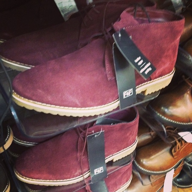 Máris kirakta a Tesco az ál-Deutsch-cipőt!