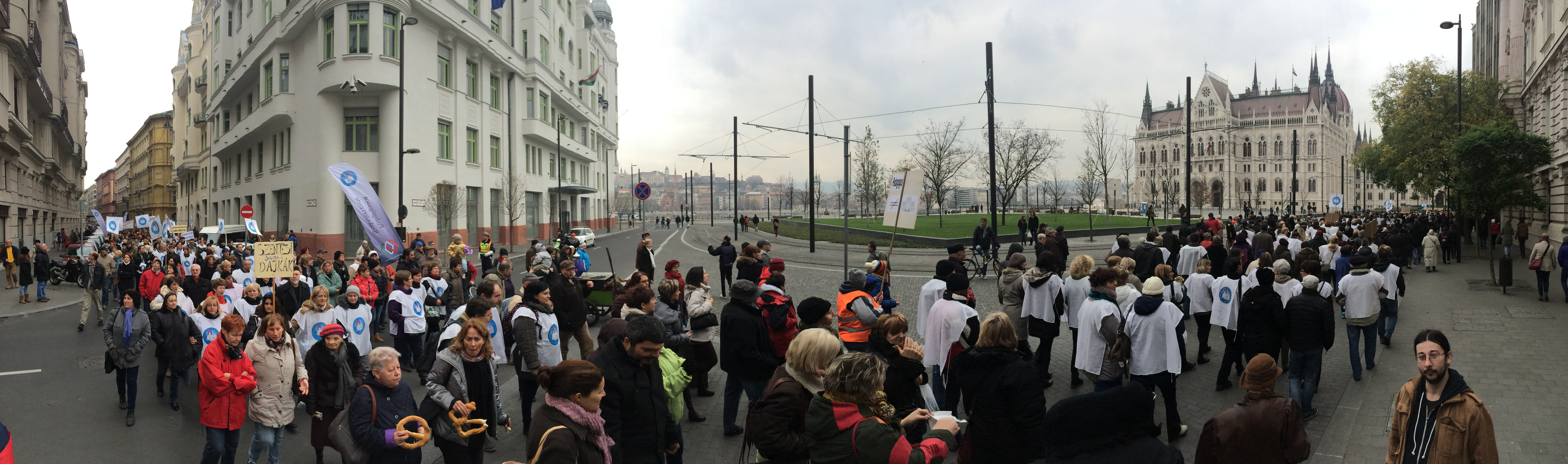 Illustration for article titled Permanens tüntetők