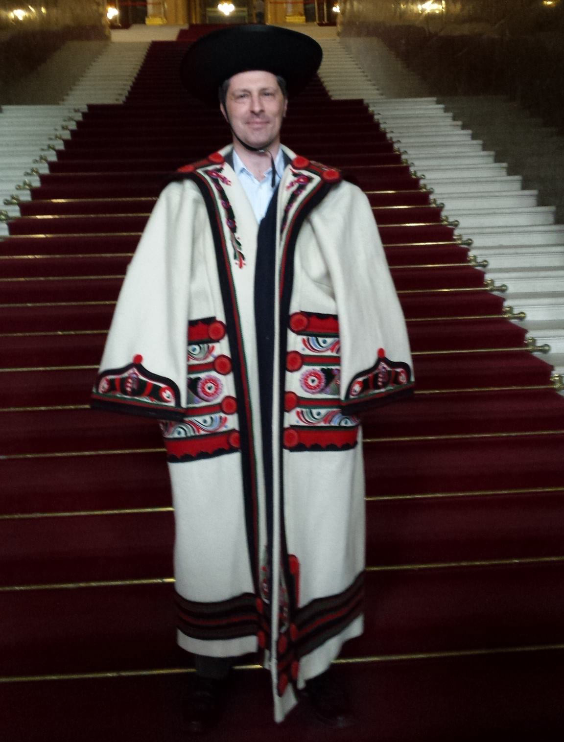 Illustration for article titled Schiffer András parasztjelmezben ütősebb, mint 3 Torgyán József