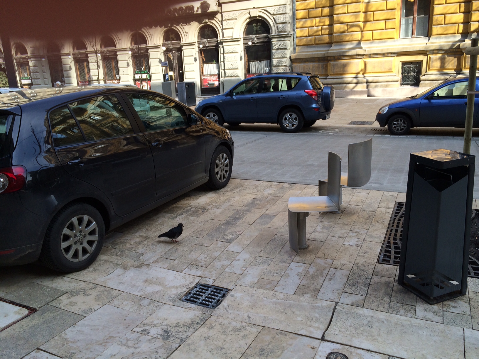 Az autós- és térkőmaffia tönkrevágta a Ferenciek terét