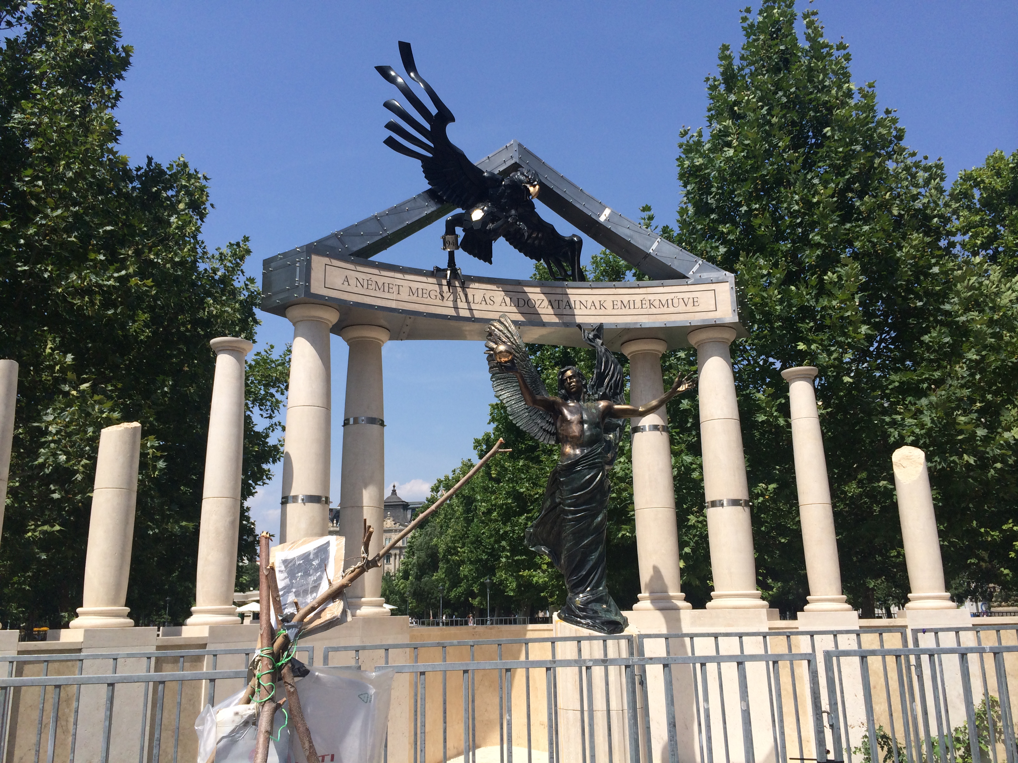 Illustration for article titled Szarul vette le a náci sas a labdát, azért nem lett gól