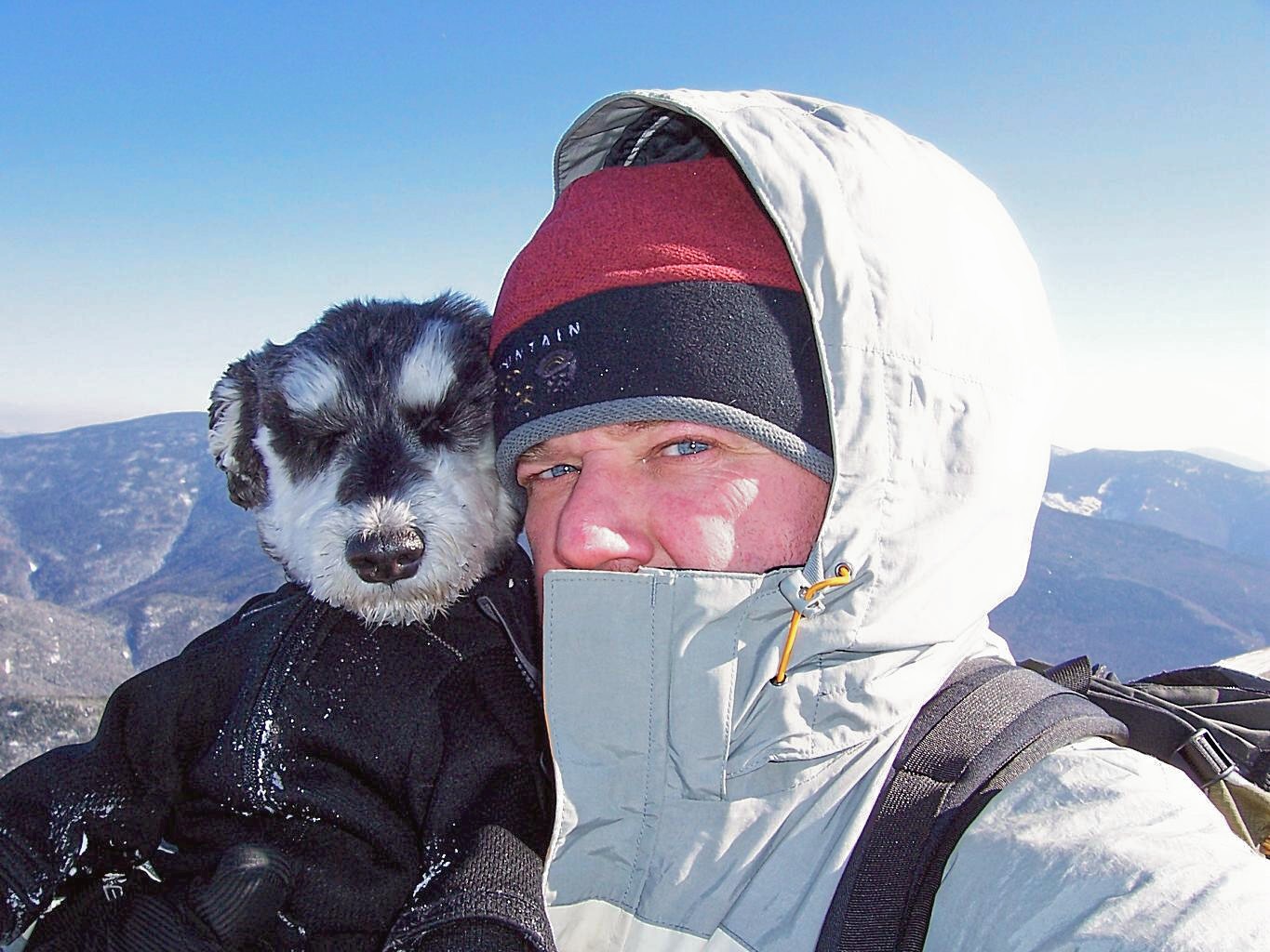 Illustration for article titled Másztatok már hegyet kutyussal? És egy tél alatt 48 hegycsúcsot?