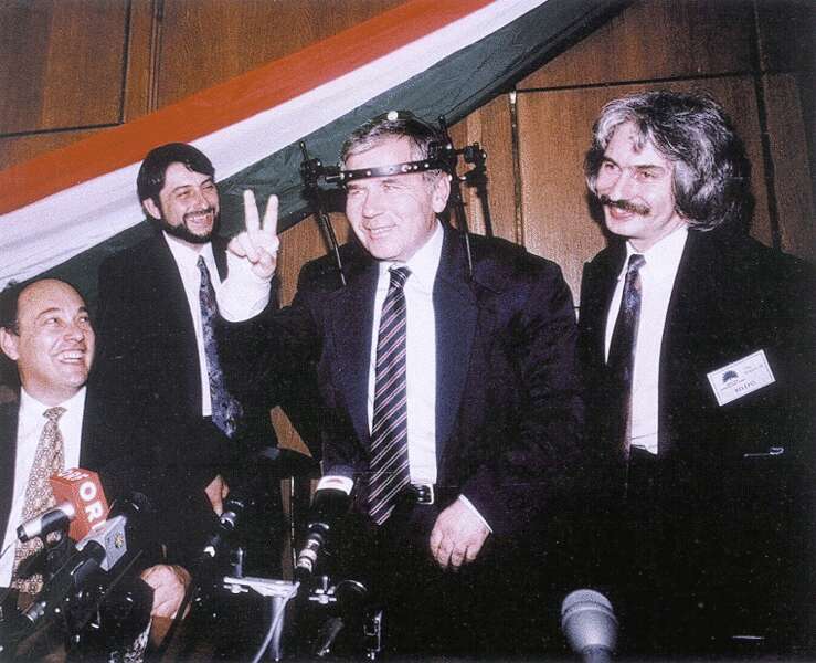 Kitakarították a parlamentből a boldogult ifjúkoromat