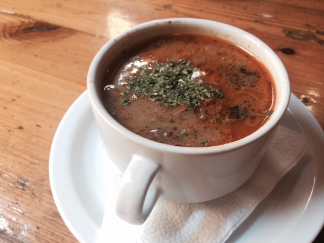 Illustration for article titled Hőre lágyuló műanyagot kaptunk ebéd helyett az átkozott Szlovákban